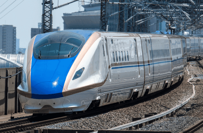 北陸新幹線で東京から約1時間半、長野駅から徒歩5分。全国からの集合もスムーズです。