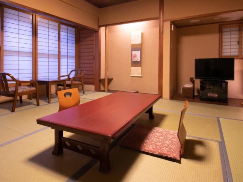【お部屋（例）】
京都の伝統美を生かした木造りの空間