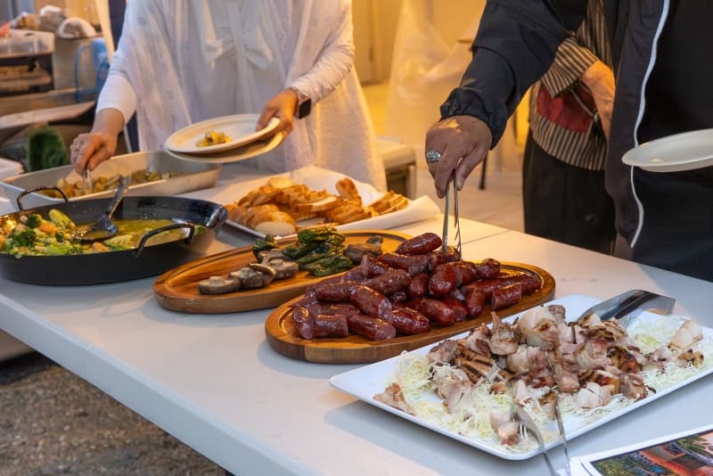 本館1階のピロティスペースでは全天候型BBQもお楽しみいただけます。伊勢志摩の食材やビーガンメニューなどのご要望も、ご予算に合わせて対応させていただきます。