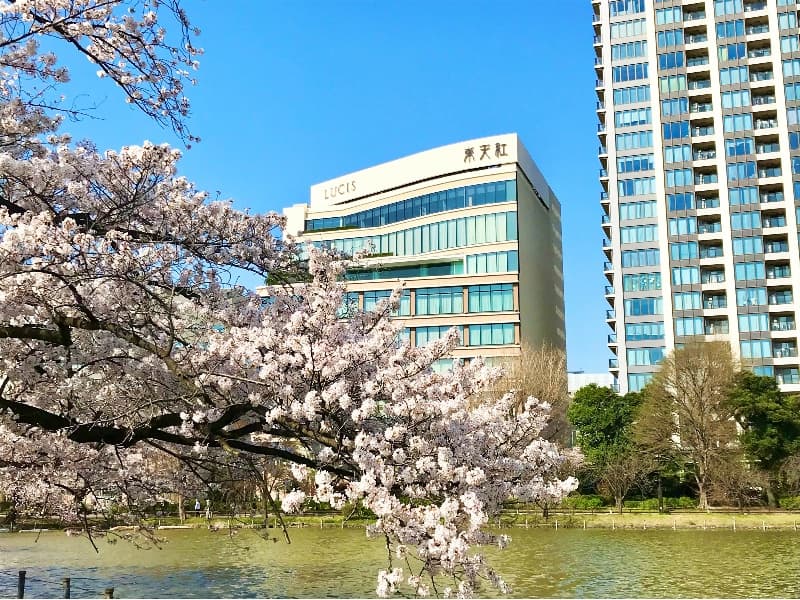 昭和36年､日本が戦後から高度成長へ移り変わって間もなく､東京・上野の不忍池畔開業した中国料理専門店です｡創業以来、美味しい料理、心のこもったおもてなし、心地よい空間、食を楽しむための知識や情報をご提供したいという思いで日々のご来店をお迎えしております。