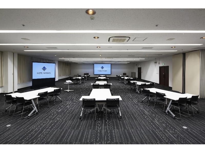 サファイアをセパレートした会場です。200名様規模の会議、試験会場や展示会などにもご利用頂ける会場です。
