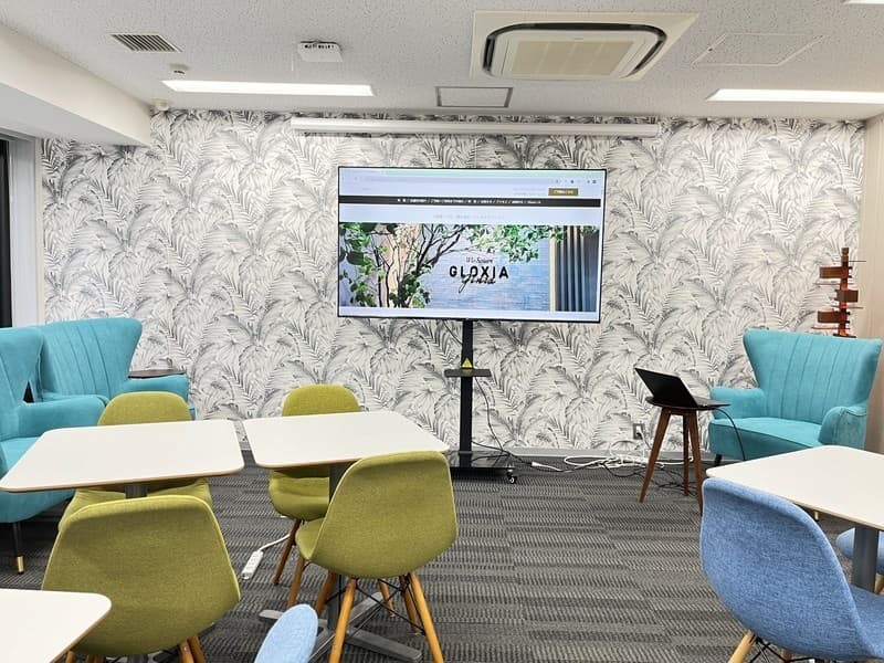 【最大50名】SpaceA+B
最大50名まで着席/オフサイトMTG・入社式・イベント・交流会に最適/飲食OK/オシャレ＆カジュアルな雰囲気でリーズナブルなのが好評です。