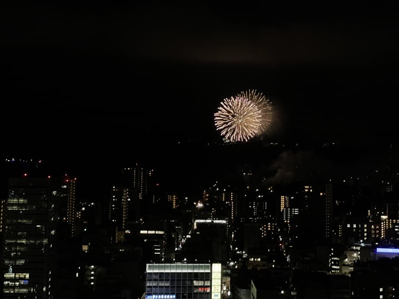 カンファレンスルーム30Cからの眺望。仙台七夕花火をバックに懇親会も可能。