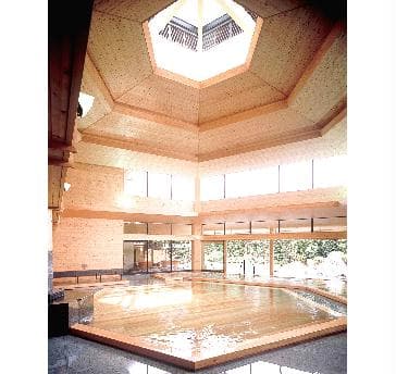伊豆の本格温泉宿ならではの醍醐味を味わえる本館大浴場【夢殿】
長年通われるリピーター様も絶賛の温泉で、日頃の疲れを癒す至福の時間をお過ごし下さい。