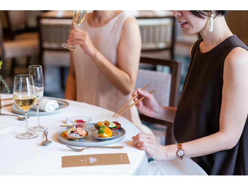 パーティーシーンイメージ