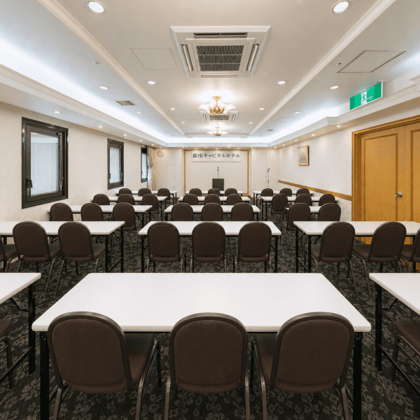 宴会場「ローズ」 　※スクール形式イメージ