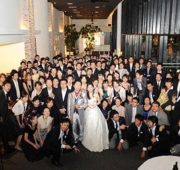 着席100名、立食200名まで可能です。