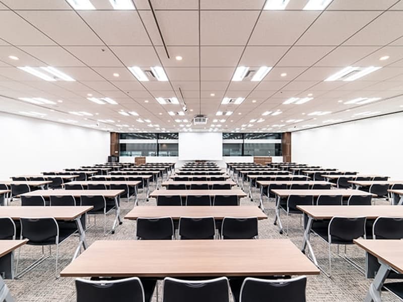 ROOM G 247m² 収容人数：スクール3名掛け150名