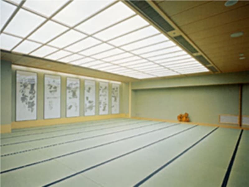 ３階和室宴会場「あおぎ全」
　面積 113㎡ ／ 帖数 71畳 ／ 天井高 2.7m
　（２つに分割してご利用いただけます）

～ご会食収容人数～
　着席 70名様