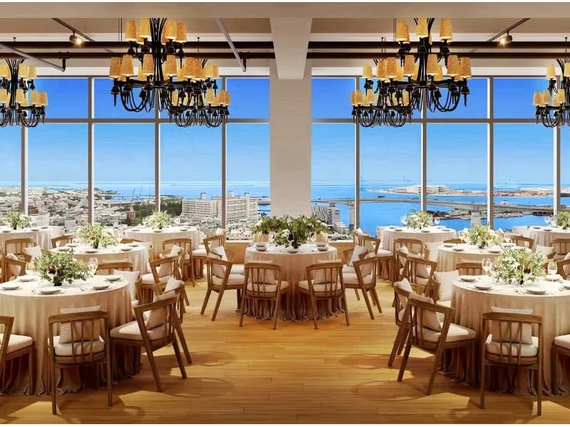 THE GATE ROOM（15F）着席~104名様 那覇の街と海を一望できる最上階の会場。 エレベーターを降りればワンフロア貸切の贅沢な空間、プライベートなイベントにも適した会場。