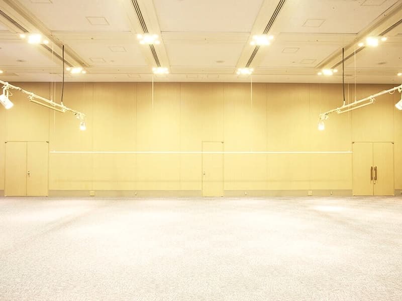 【3F ホールA】イベント内容に合わせた照明の増設やスクリーンを吊るすことも可能です。