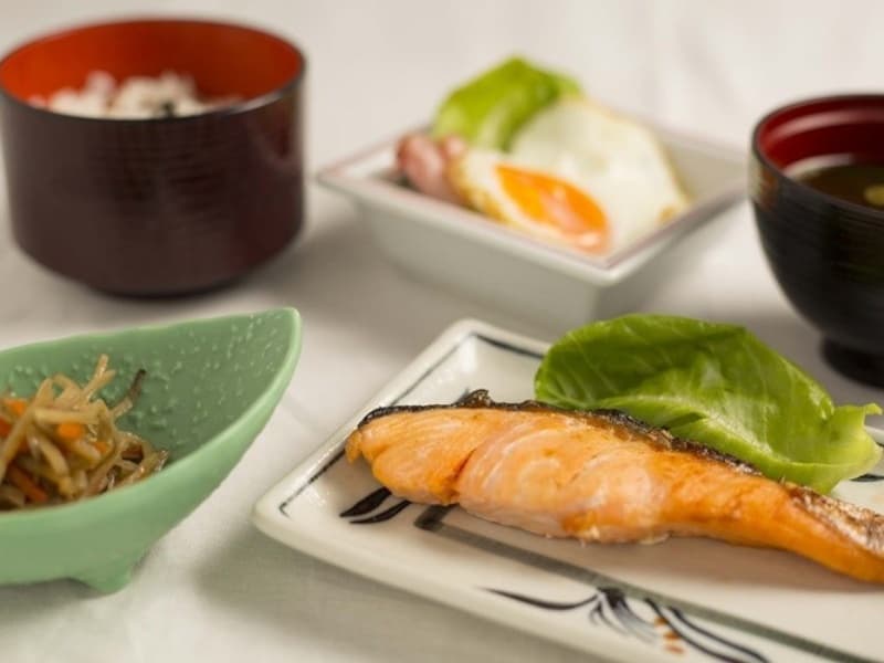 朝食内容は和食、洋食からお選びいただけます。
※朝食のお時間は7:00～9:00までとなっております。