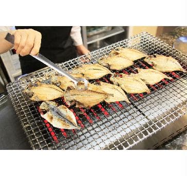 パフォーマンスメニューも豊富にご用意。
焼きたての干物の匂いに朝から食欲をそそられます。