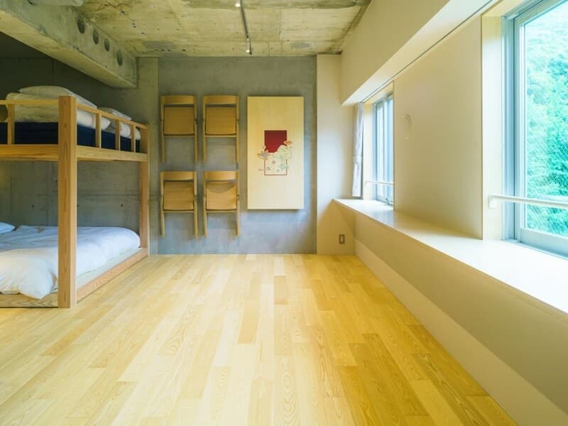 【客室：スーペリアルーム（2段ベッド）】
グループで是非利用したい、最大定員9名のビッグなお部屋。
2段ベッドはお子さまも大喜び間違いなしです。