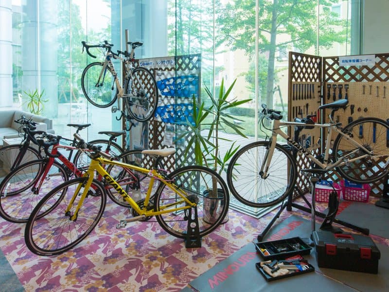 【ロビー】自転車レンタル、整備に必要な工具等そろえております。マイ自転車はお部屋へお持ち込みも可能。