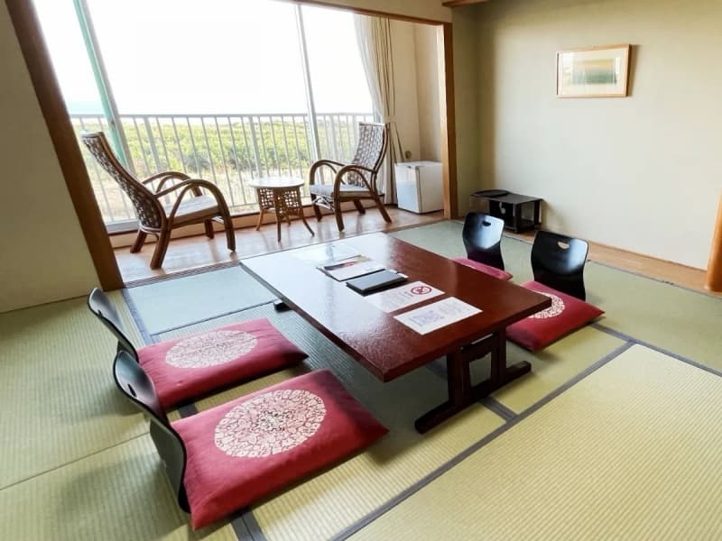 「本館客室」
全室和室10畳、温水洗浄トイレ
アメニティはバスタオルのみとなります