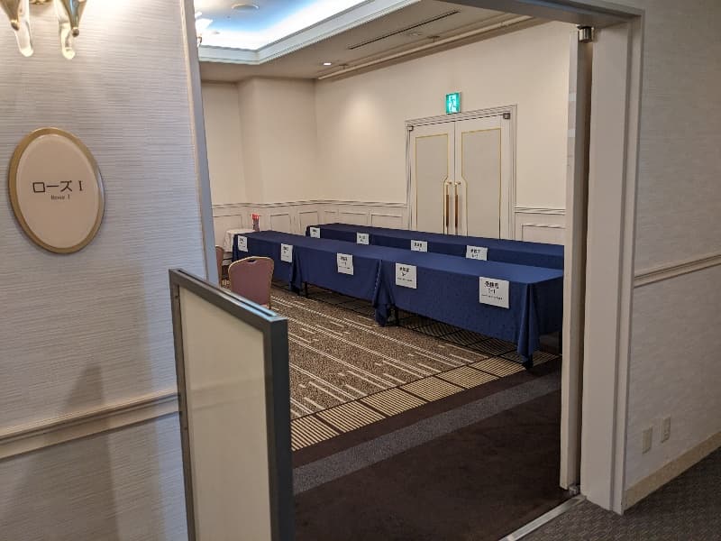 2F会議室ローズⅠ　試験会場一例
　受験者　控室