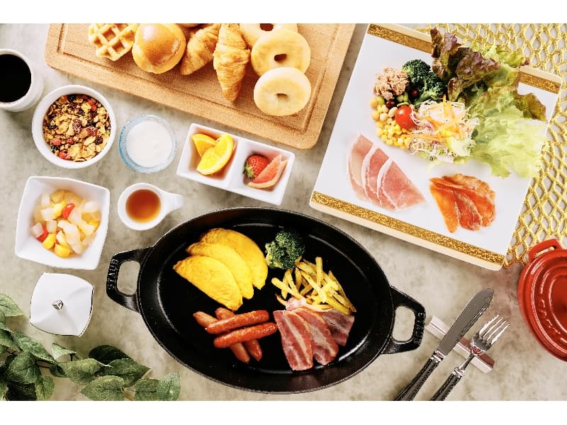 朝食（バイキング形式）