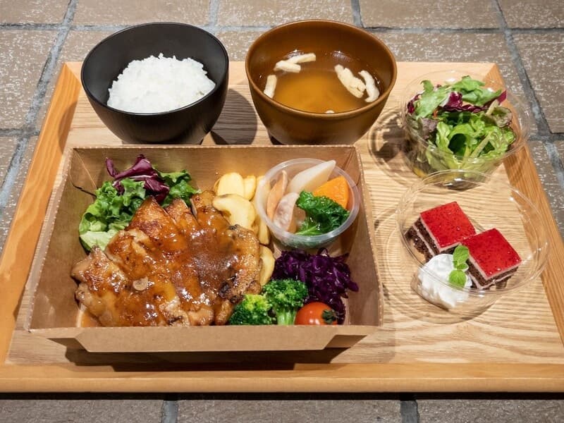 【夕食】
予約必須となりますので、事前にご連絡くださいませ。