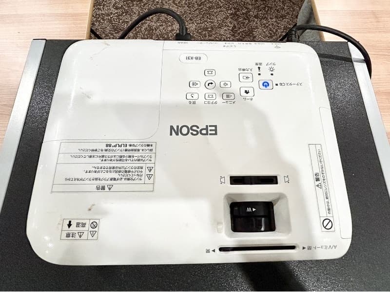 プロジェクター
メーカー：EPSON
型番：EB-X31
