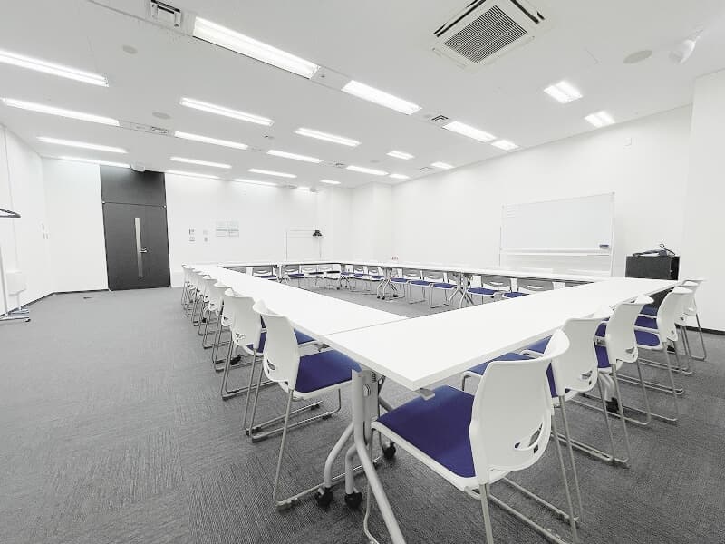 Q_82㎡_天井高2.5m_セミナーやイベント会場に最適!