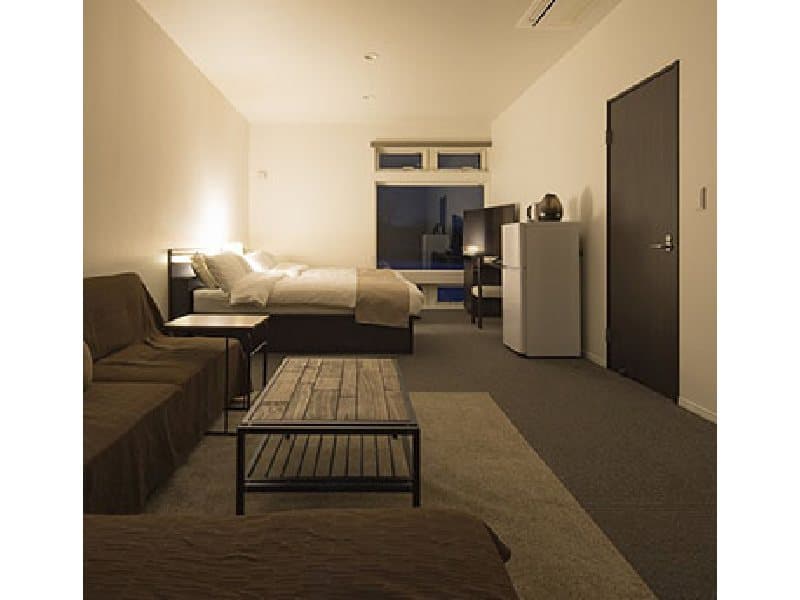 デラックスルーム（１部屋）
お風呂・トイレ付、ツインベッドルーム。
ソファベッドのご利用で最大４名の宿泊可能。