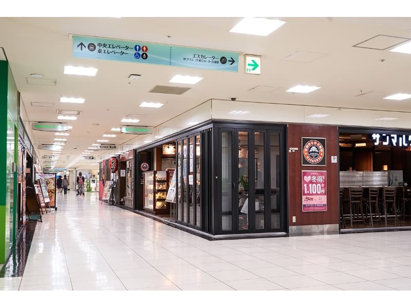 【ビルB2階】ビル内にコンビニや飲食店舗が複数あり、利便性も抜群！