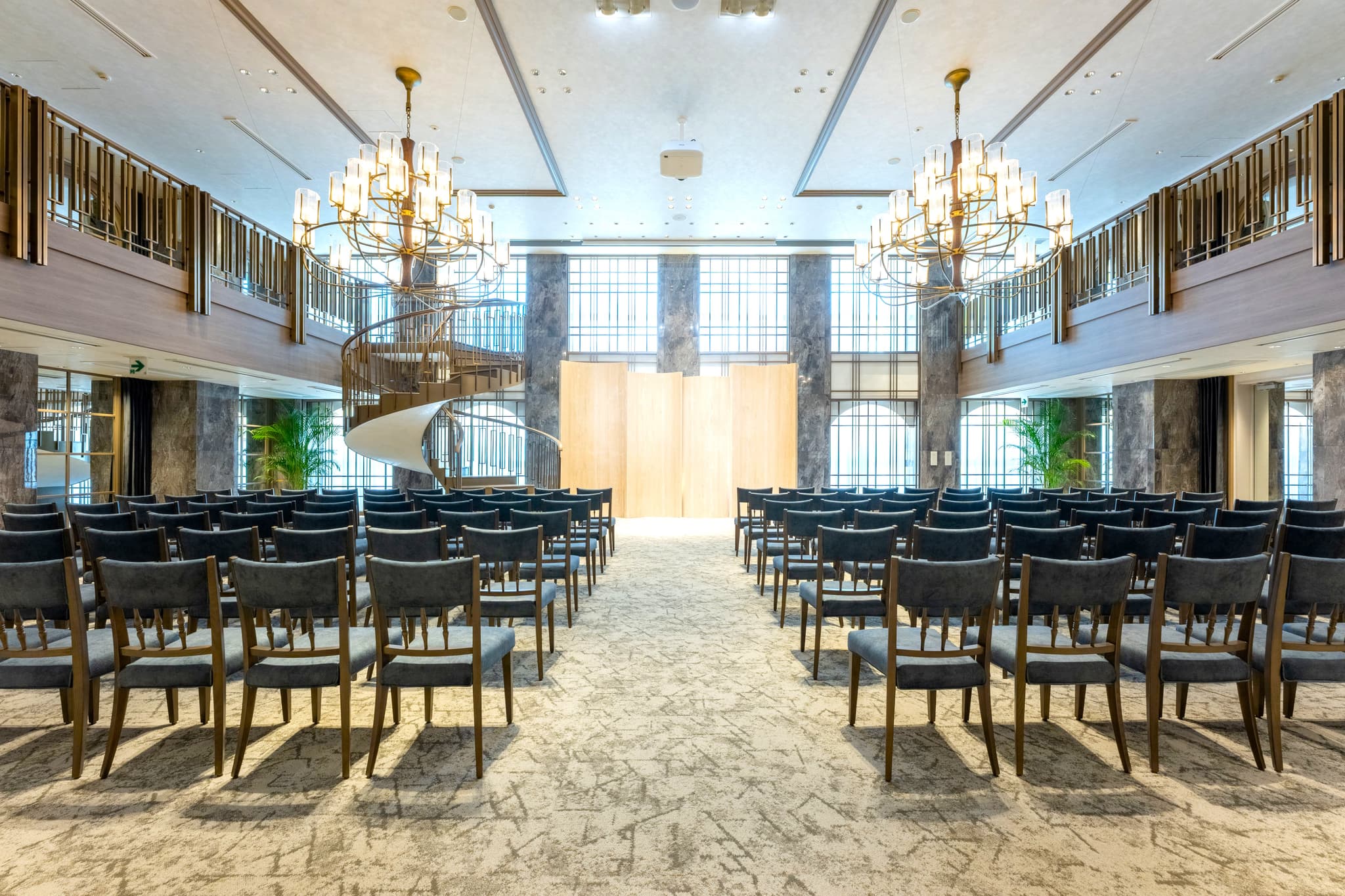 MAGNOLIA　（立食180名/着席130名/スクール90名/シアター225名）