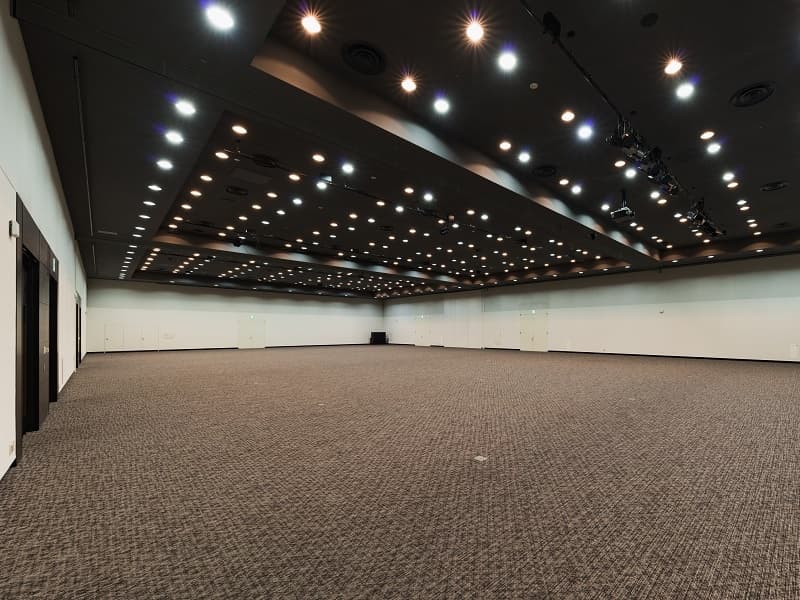 HALL 全体