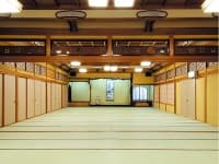 【宴会場】[桜] 88畳
大人数から少人数まで、幅広く対応可能す。レイアウトもご相談ください。