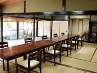 中宴会場・食事処
テーブルレイアウトをお客様のご希望に応じて承っております。お食事、会合、研修会などの様々なニーズに対応いたします。