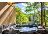 【露天風呂】
館内の内風呂の他に露天風呂のご用意もございます。