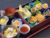 季節の松花堂御膳