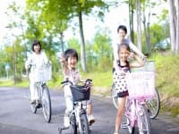 【アウトドア施設】
サイクリングコース
全長2600ｍのサイクリングコースをそよ風の中、ゆっくりお楽しみ頂けます。