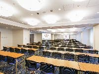 当会場の中で最も広い254㎡の会場になります。最大シアター型で220名収容可能です。
お客様の用途に合わせてレイアウトさせていただきます。
「会議・研修・セミナー・展示会・パーティー等」様々なニーズに合わせてご利用いただけます。