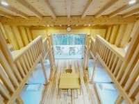 【客室】
自然に囲まれた心地よい空間で、ゆったりとした時間をお楽しみください。