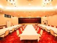 レイアウト次第で会合、研修等幅広くお使いいただけます。
