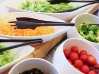 「朝食バイキング」
ヘルシーな和食から、ボリューム満点の洋食まで和・洋・中約30種類の豊富なメニューを取りそろえております。
一日の始まりは美味しい朝食から。地産地消の料理をぜひお楽しみください。