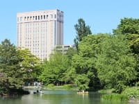 中島公園からの外観

美しい中島公園が目の前に広がり札幌市内を一望できる絶好の眺望。優雅な雰囲気あふれる空間から、観光地へのアクセスも便利です。