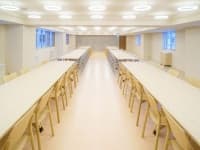 【会場：HALL】
会議室兼食事会場となります。
