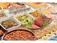ご夕食は、ホテル人気ディナーバイキングのご利用も可能です。