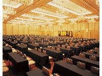 ■ロイヤルホール　1130㎡（342坪）
スクール形式／最大約820名様収容