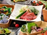 地産地消にこだわり、丁寧に調理した郷土会席。
素材の味を大切にした優しい味わいをご堪能ください。