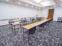 最大シアター型で70名収容可能です。
お客様の用途に合わせてレイアウトさせていただきます。
「会議・研修・セミナー・展示会・パーティー等」、様々なニーズに合わせてご利用いただけます。