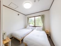寝室８