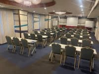 最大40名まで利用可能なユートピアの会場です。展示会、研修など様々なシーンでご利用くださいませ。