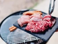 【BBQ】
森に囲まれた開放的な空間で、炭火の香ばしい香りとともに手軽にBBQを楽しみませんか？
