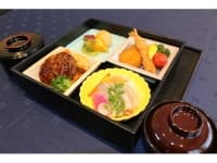 昼食　松花堂弁当　 2,200円（税込）