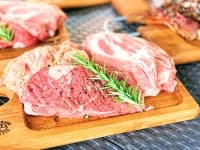 ご夕食にBBQ食材のご用意が可能です。
お一人様2,500円(税込)にて承っております。