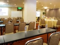 9F 宴会場 『飯豊』・『斜平』
少人数から中規模まで対応する多目的宴会・会議会場です。
収容人数：立食50名／着席70名（シアター形式40名・スクール形式42名）